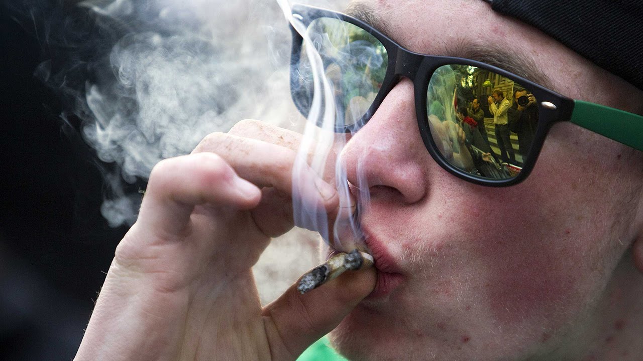 Can smoking weed cause hormonal acne?